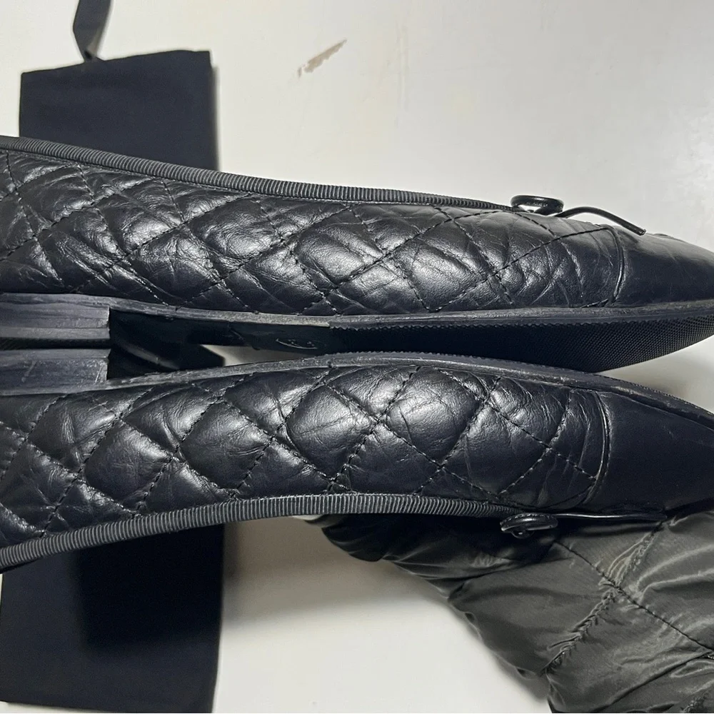 CHANEL Black Quilted Leather CC Logo Ballet Flats
